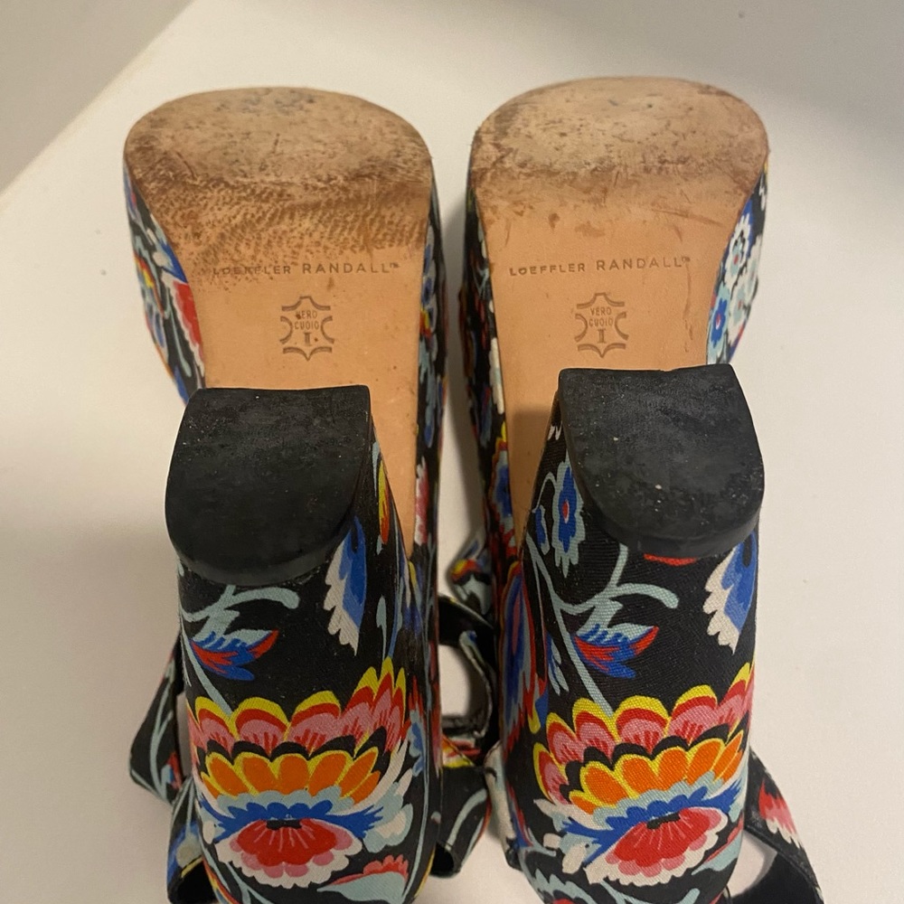 Loeffler Randall Minette Floral-Print Platform Sandal, Black/Multi Size 61/2 - Picture 10 of 11